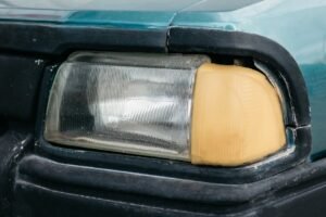 Read more about the article Bring Back the Brilliance: A Step-by-Step Guide to Oxidized Headlight Restoration