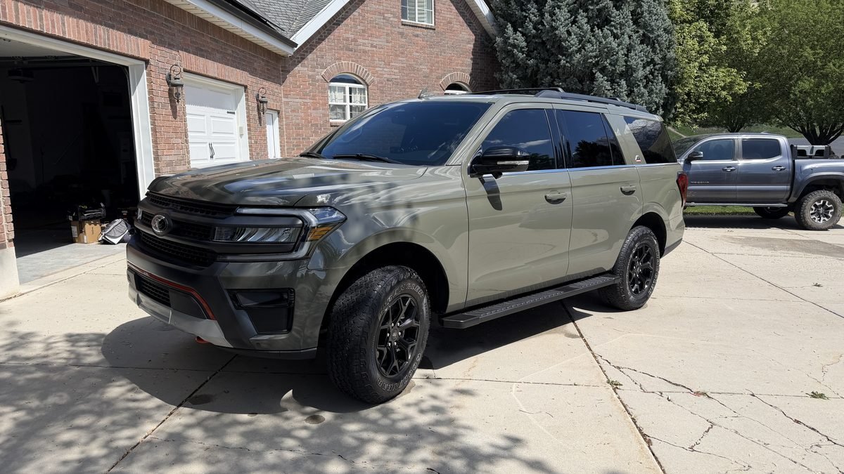 Ford Expedition after an exterior detail in Alpine